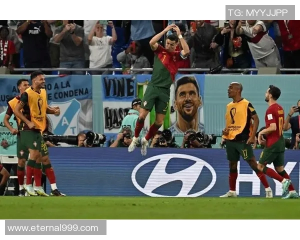 足球明星与娱乐明星同框瞬间引发热议谁才是最闪耀的明星 足球明星与娱乐明星同框瞬间引发热议谁才是最闪耀的明星