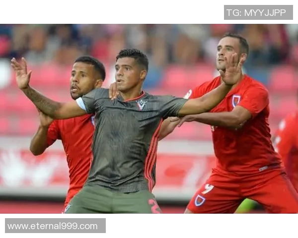 重庆足球队在总决赛积分榜中以81分稳居第一名展现强劲实力 重庆足球队在总决赛积分榜中以81分稳居第一名展现强劲实力